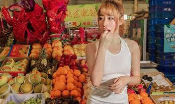 AISS爱丝(钻石版) – 最新！索菲在码头穿行，快来看看她的风情万种！