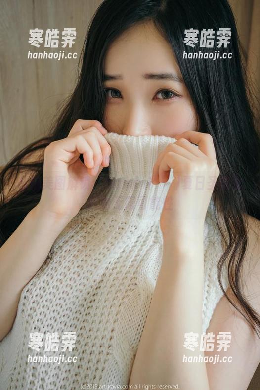 私拍美图解锁：Bambi(밤비)夏日圣诞女孩的无限可能性
