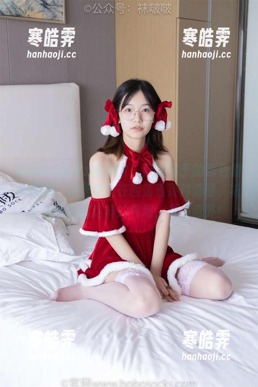 BoBoSocks袜啵啵 - 翻阅稚予的黑色船袜图集，心里像是在回荡着某种情愫，袜子也能扛起这样的气场，真是意外！