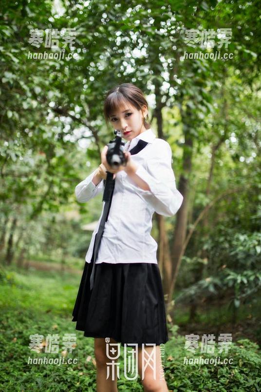 GIRLT果团网 - 当纯洁与欲望交织，莫雅淇的修女写真集到底在说什么？