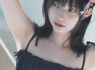 在网盘里翻Hizzy(히지)办公室的写真，有种不小心发现惊喜的感觉！