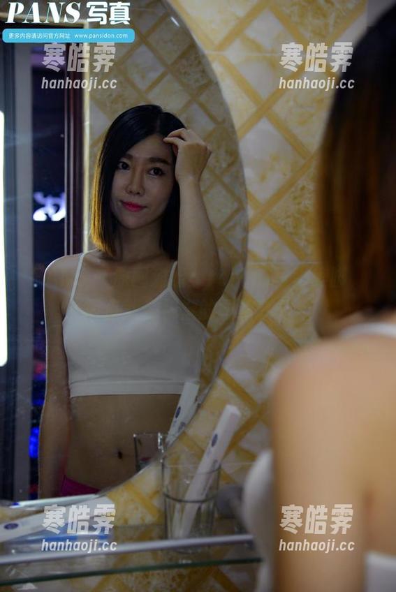 PANS - 原图流出：roro的写真美脚，简直就是视觉的极致享受！