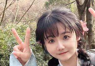 私拍新境界，Sayako＿今年4岁用职业装教你如何优雅地‘打工’！