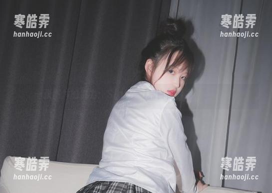 一张图片的魅力：Sia(시아)和白衬衫之间的小暧昧