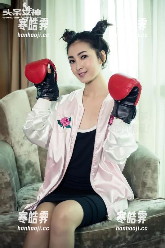 TouTiao头条女神 - 松果儿的私拍故事：在睡衣里，我就像是一只快乐的小松鼠！