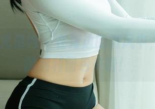 UGirls尤果网 – 在海边的微风中，周妍希的福利图包来啦！