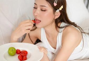 Xiuren秀人网 – 你见过吗？养乐多Doll的高清丝袜独白
