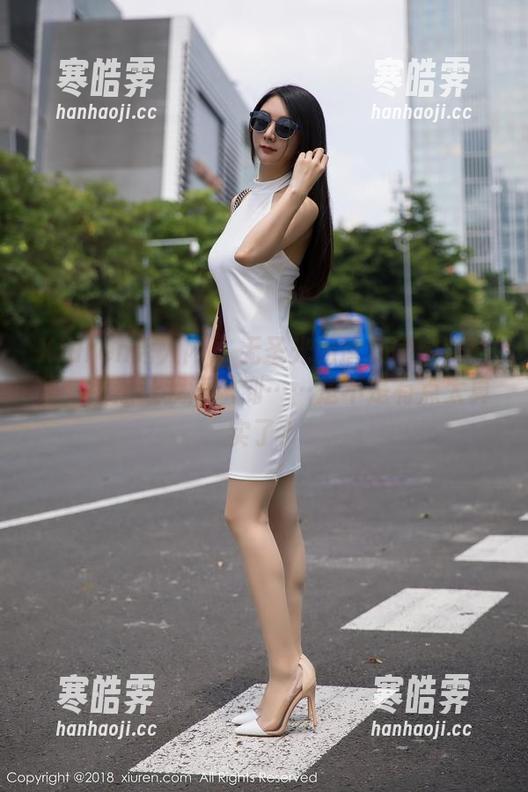 Xiuren秀人网 - 无圣光的唐翩翩镂空图集，突然让我意识到……是不是有点太真实了？