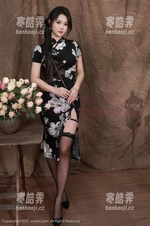 Xiuren秀人网 - 高清图集：心妍小公主的姐姐——来看看她如何在镜头前优雅地‘耍宝’！