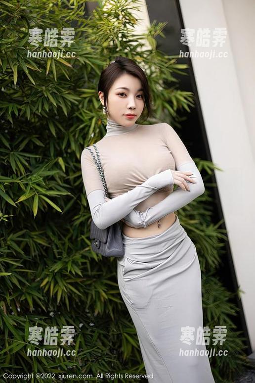 Xiuren秀人网 - 户外神奇图册：看陈怡曼如何与自然对话，结果是它不搭理她？