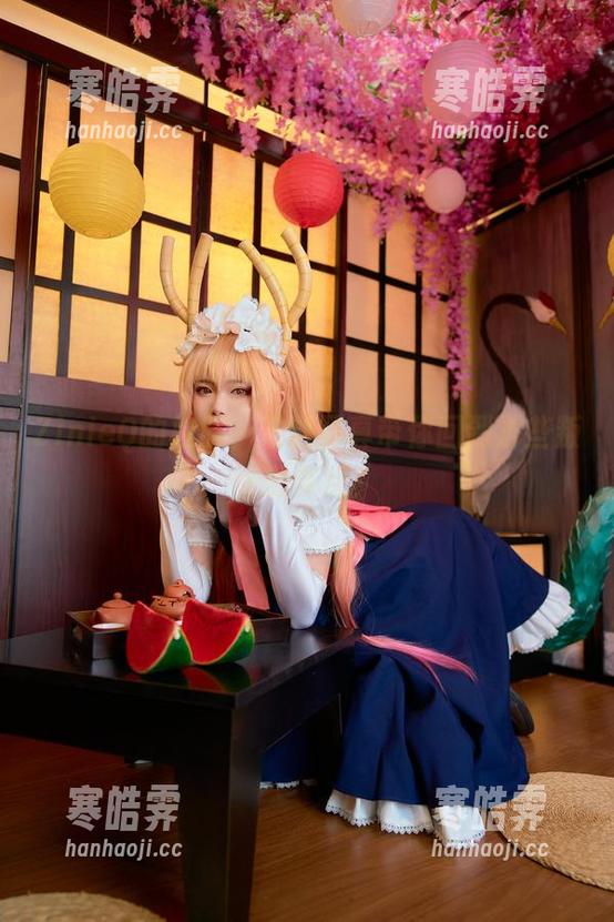 ZinieQ的校服，定制写真带你回到那些叛逆的年纪！