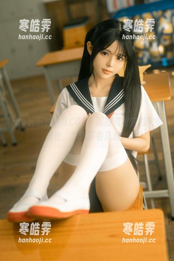 rua阮阮的日常COS，原图和妆容的完美结合，真想多看几遍。