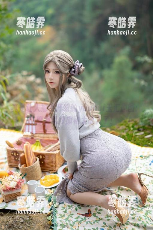 yuuhui玉汇 真是让人挪不开眼的yuuhui玉汇原图:靡烟黑纱旗袍太诱人了!