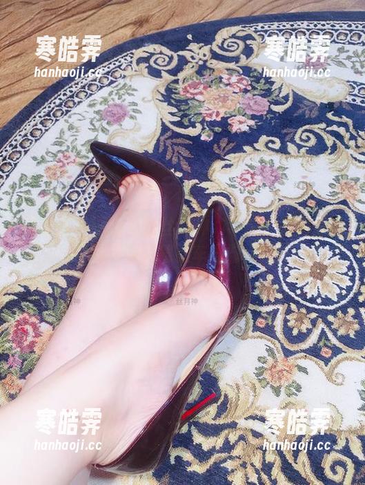 丝月神 微密圈 - 图片里的丝月神:让牛仔裤和黑丝教你如何驾驭车内时尚!