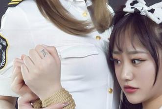 丽柜 – 职场新秀小瑶瑶的写真：这不是摆拍，这是真实的‘我’！