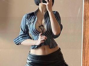 微密圈 – 俏妞qiaoniuTT校服高清图包：穿上它，校园也能变成时尚秀场！