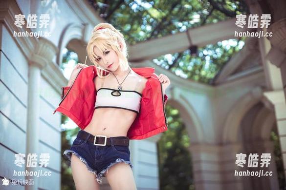 光辉蓝色礼服，兔玩映画的美图，仿佛时间都暂停了？