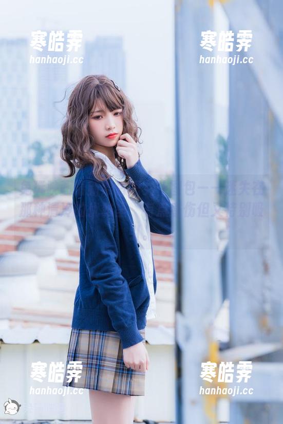 兔玩映画最新黑白短女仆图包——迷失在那种清冷的优雅里，有点感伤但又特别吸引。