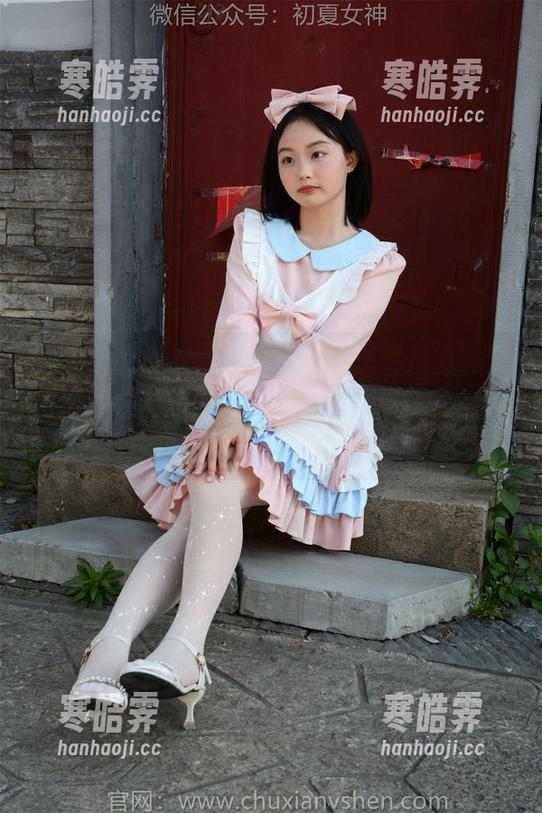 初夏女神 - 安妮穿白衬衫，仿佛在悄悄告诉我：生活也可以是艺术，美图不说，壁纸它就是那种味儿。