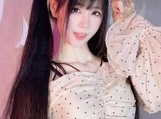 微密圈 – 白衬衫与十万口草莓粥粥私房写真：让人想一探究竟的青春密码。
