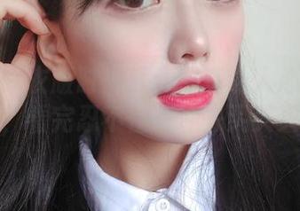 嘎潼的睡衣版时尚秀：分享让人心动的瞬间，看完忍不住想冲去买买买！
