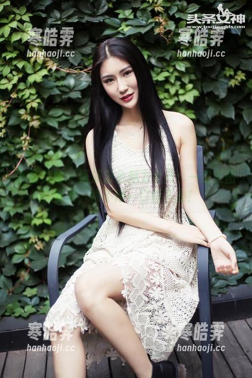 头条女神 - 语溪粉色魅力全开：一组美图资源，恨不得一口吞下去！