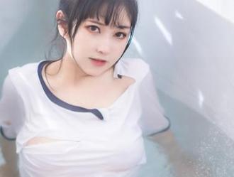 写真界的奇葩：奇行家狗崽与她的红丝绒旗袍资源大揭秘！