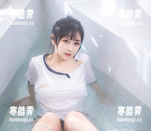 写真界的奇葩：奇行家狗崽与她的红丝绒旗袍资源大揭秘！