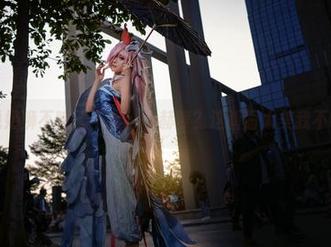 谁说奶狮不咬人不能cos赫萝？这画面太美我不敢看