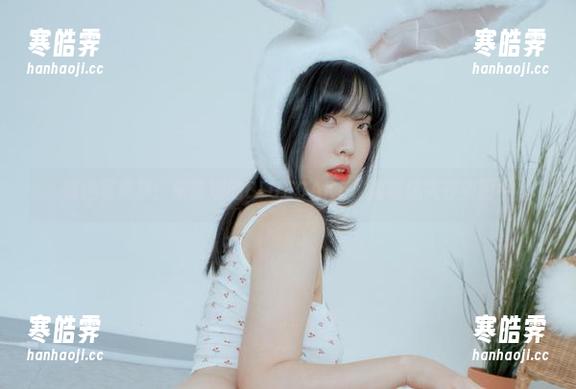 精选写真集：宋哈娜的BLUECAKE，猫咪迷失在美丽中