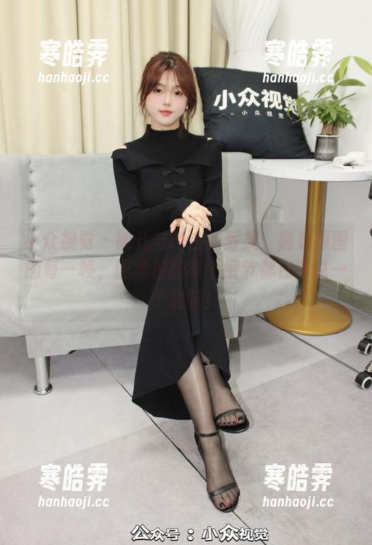 小众视觉 - 敏儿与纯白的默契：随着原图的每一帧，图集里的每个细节都在诉说一个故事！