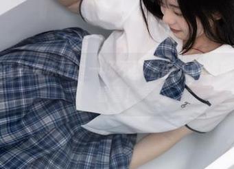 白丝球鞋在少女秩序：一场不可思议的视线旅行，快来看看！