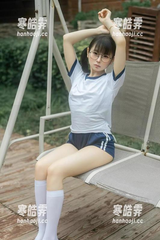 粉色的诱惑：幼水铃衣的美图分享，真让人心神荡漾。