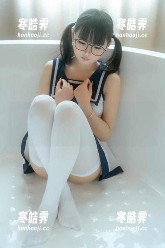 幼水铃衣带你走进周末郊游图包，分享草地上我和蚊子的战争，看看我多英勇，胜负未分！