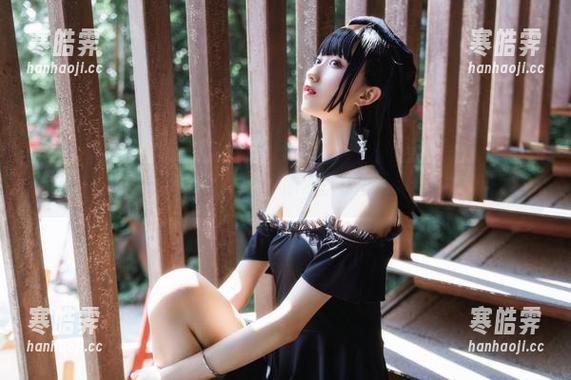 谁来解锁木棉棉OwO的黑丝私拍，太过诱惑