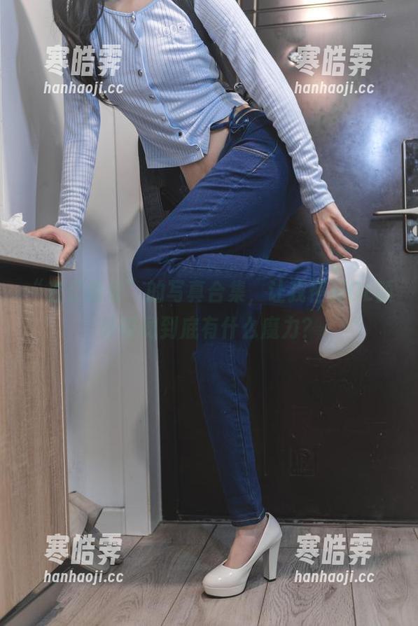 “杏仁曲奇”的写真合集，让我怀疑OL额外时间到底有什么魔力？