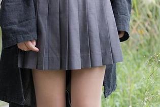 如果你喜欢白丝，那森萝财团的JK外拍套图，绝对让你心跳加速！