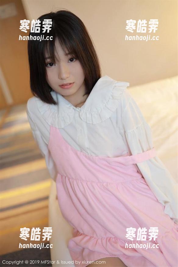 模范学院-李雅柔182CM 模范学院 - 李雅柔182CM短裙迷情:图库里的精选,让我止不住多看几眼