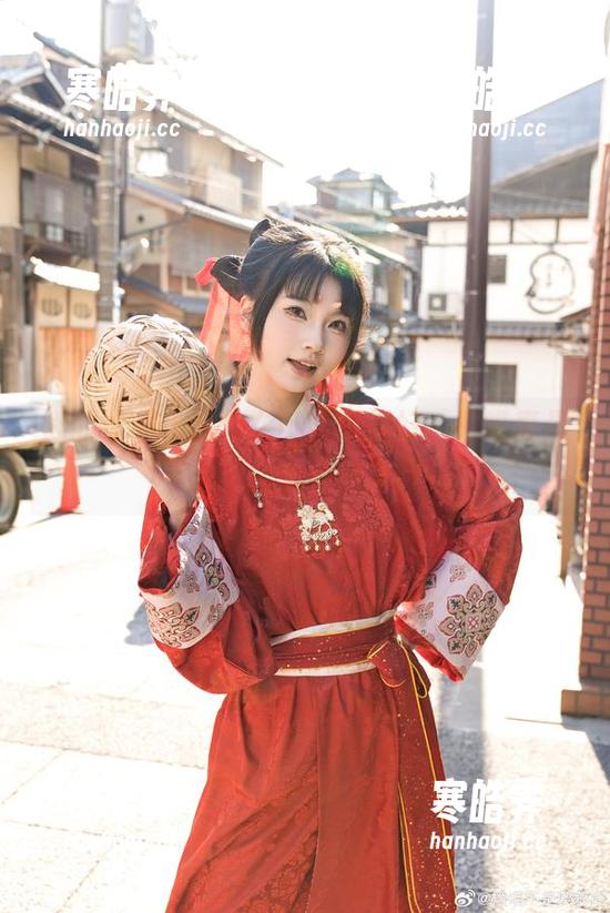 她的泳装作品怎么可以这样好，橙喵真是不折不扣的福利女神！
