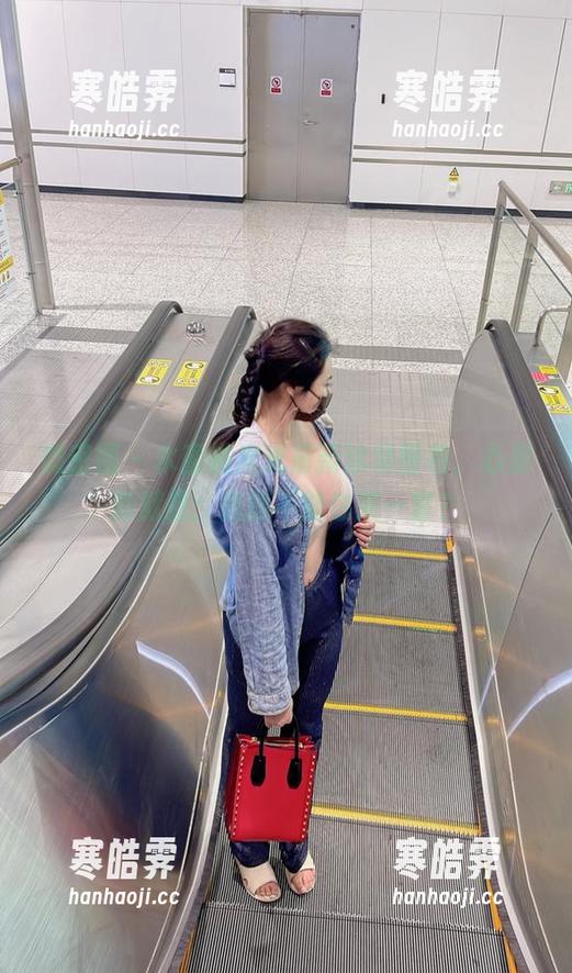 微密圈 - 水蜜桃米米最新泳装图包，心里默默想：我能不能也来一套？