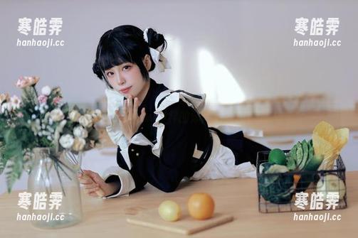 满分氛围！洛桑w伊梓的泳池写真图库惹人怜