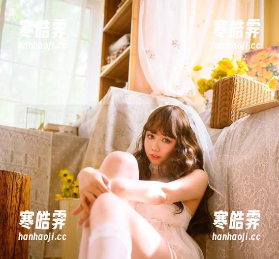 在制服下：渡边早季Saki的私拍，让你重新定义职场魅力！