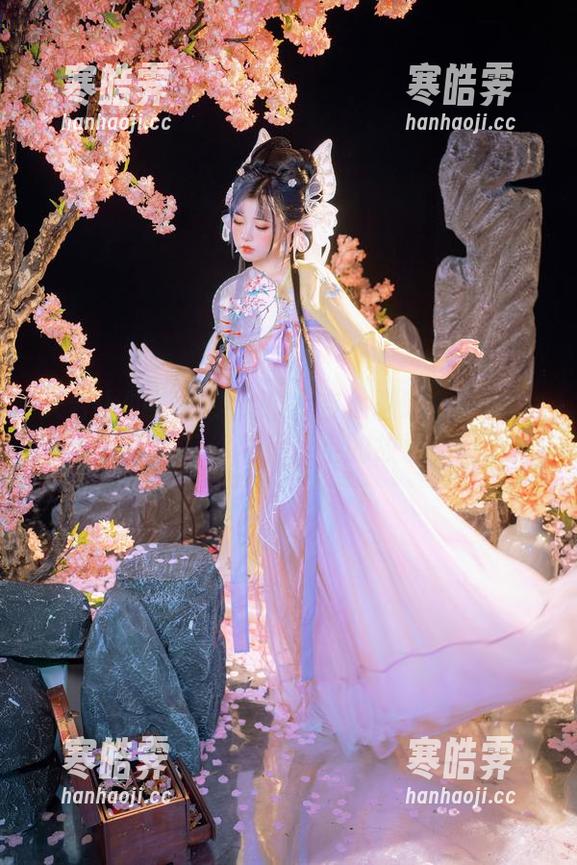 天台上的爆机少女喵小吉：晒晒我的图片，告诉你作品背后的故事！