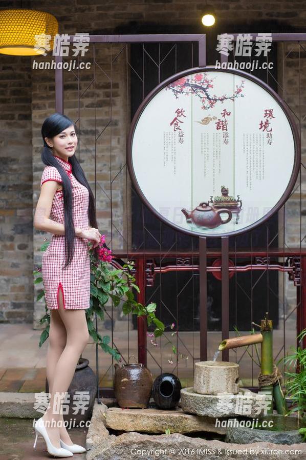 爱蜜社 - 乐薇Vivi的夏日气息：图册里每一张都让我想要逃离现实，去海边了！