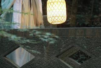 白莉爱吃巧克力的自拍资源，猛然一看我以为是哪个明星在街拍，真的是太惊艳了！