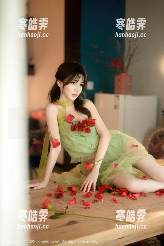 秀人网 - 优酱+短裤=无限吸引力，美图下载帮你感受一下！