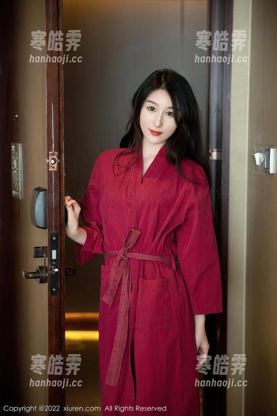 秀人网-小乔babyb 秀人网 - 小乔babyb的写真集:每一张自拍都像在说‘看我的美’!