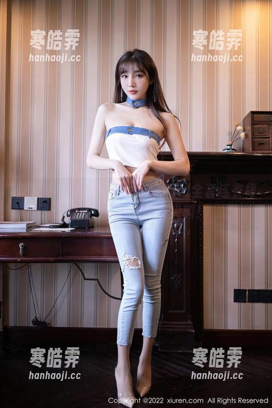 秀人网 - 快来围观！慧敏Vivi全套连衣裙图集，你的衣橱会尖叫！