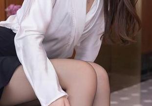 秀人网 – 林文文yooki泳衣超美，下载美图的时候还让我回忆起海滩上的日子。