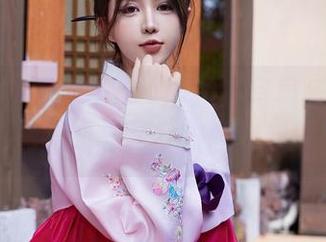 秀人网 – 汐汐baby厨娘的写真乐趣：原图和妄想交织的瞬间